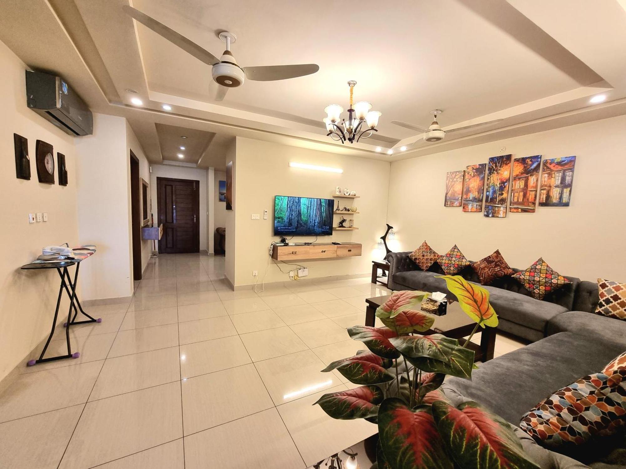 Luxurious Landing Apartments & Suites Bahria Town Rawalpindi Chambre photo