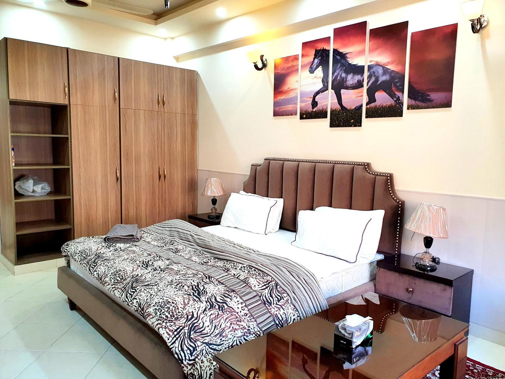 Luxurious Landing Apartments & Suites Bahria Town Rawalpindi Chambre photo